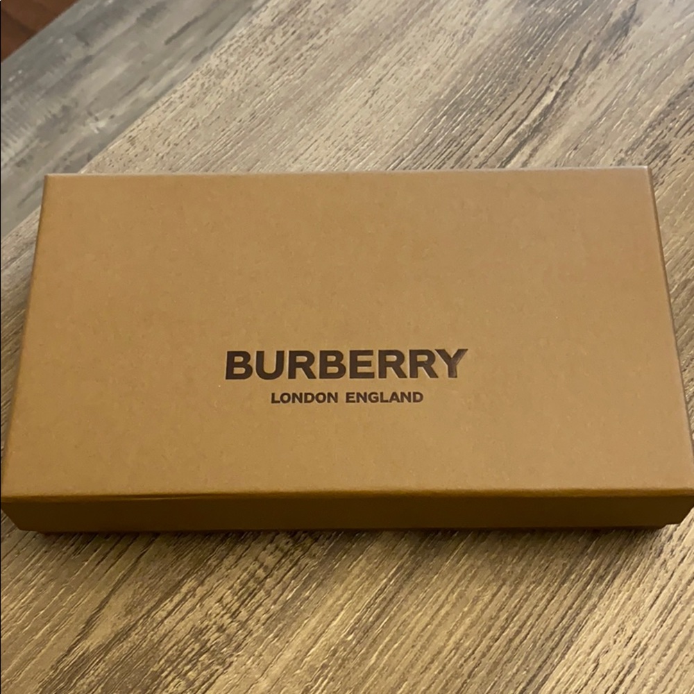 Burberry wallet box